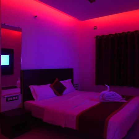 Hotel Grand Kubera จิกมากาลูร์ ภายนอก รูปภาพ