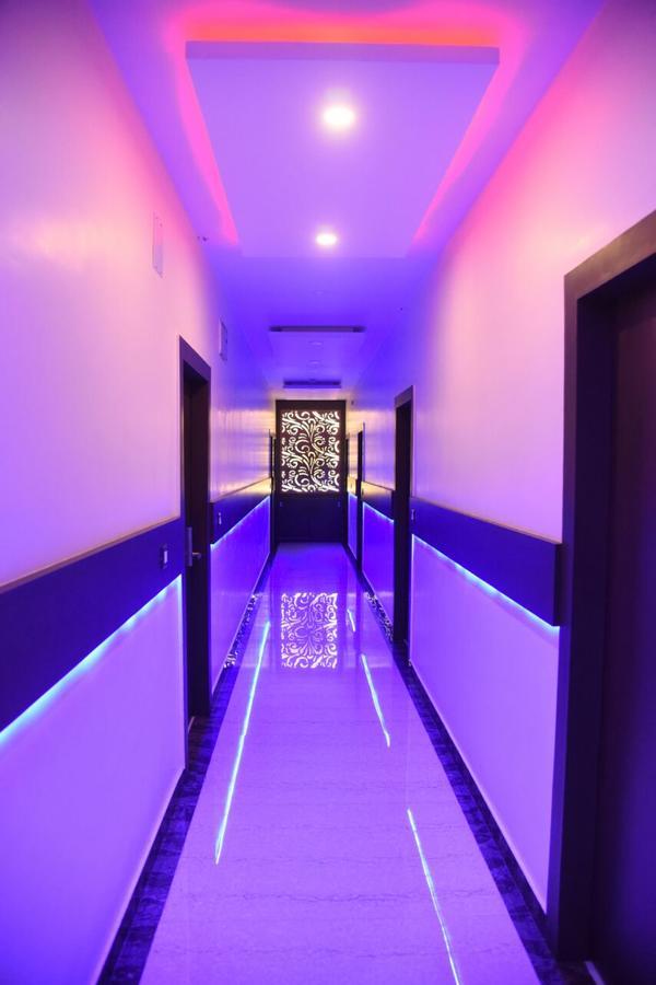 Hotel Grand Kubera จิกมากาลูร์ ภายนอก รูปภาพ