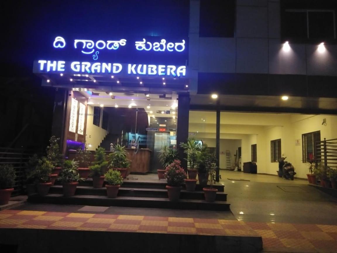 Hotel Grand Kubera จิกมากาลูร์ ภายนอก รูปภาพ