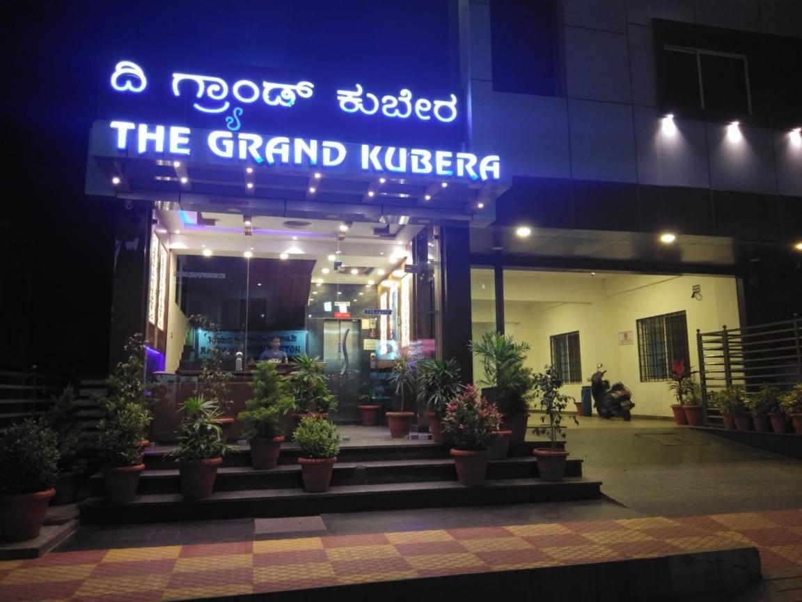 Hotel Grand Kubera จิกมากาลูร์ ภายนอก รูปภาพ