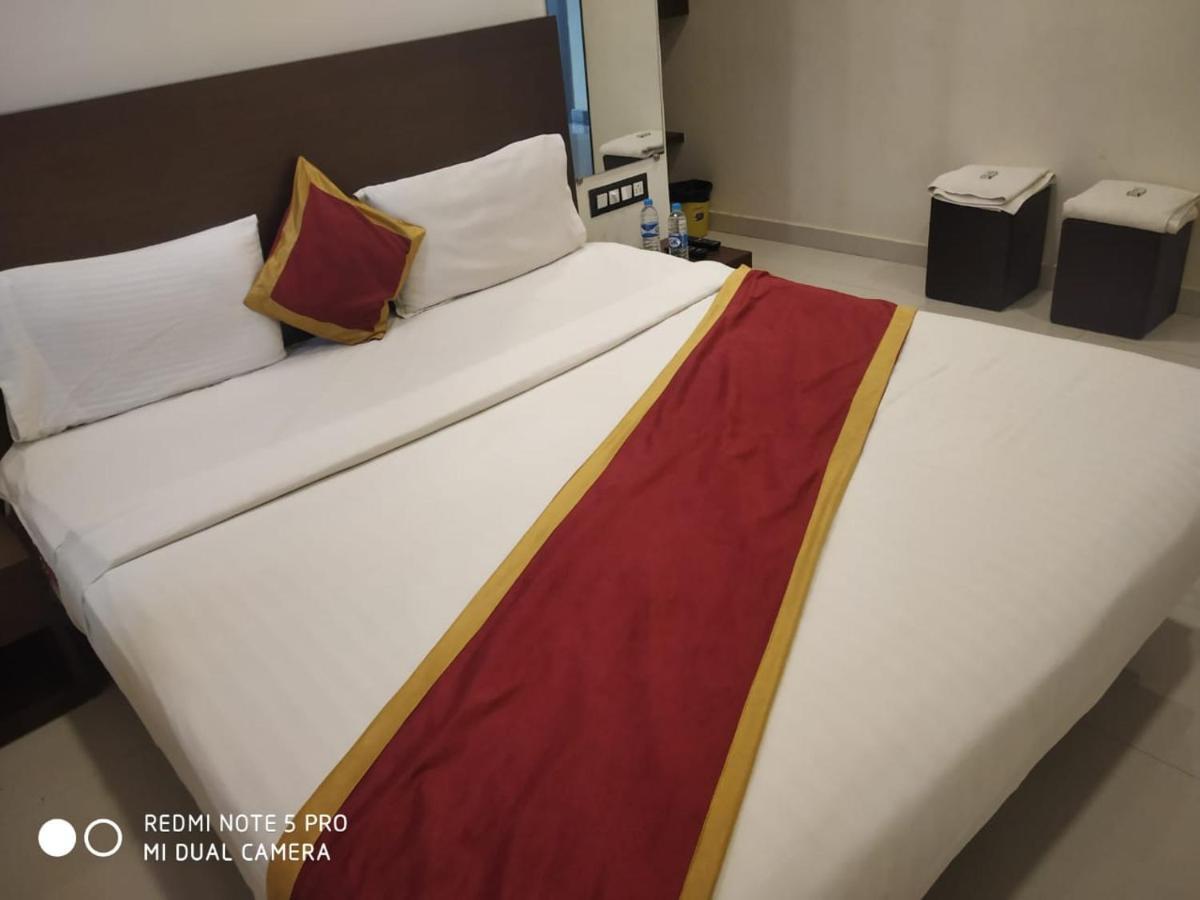 Hotel Grand Kubera จิกมากาลูร์ ภายนอก รูปภาพ