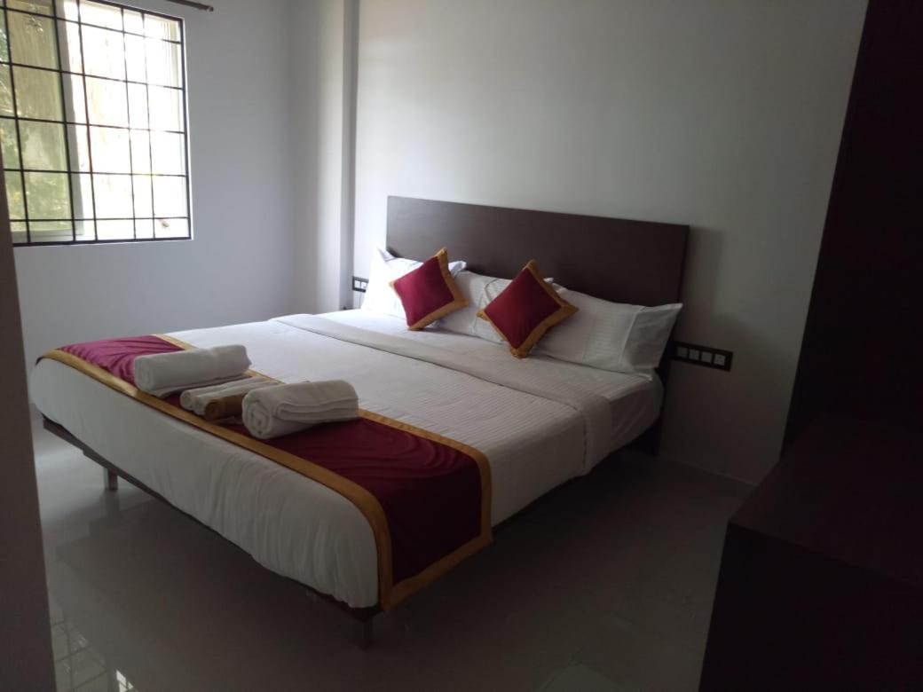 Hotel Grand Kubera จิกมากาลูร์ ภายนอก รูปภาพ