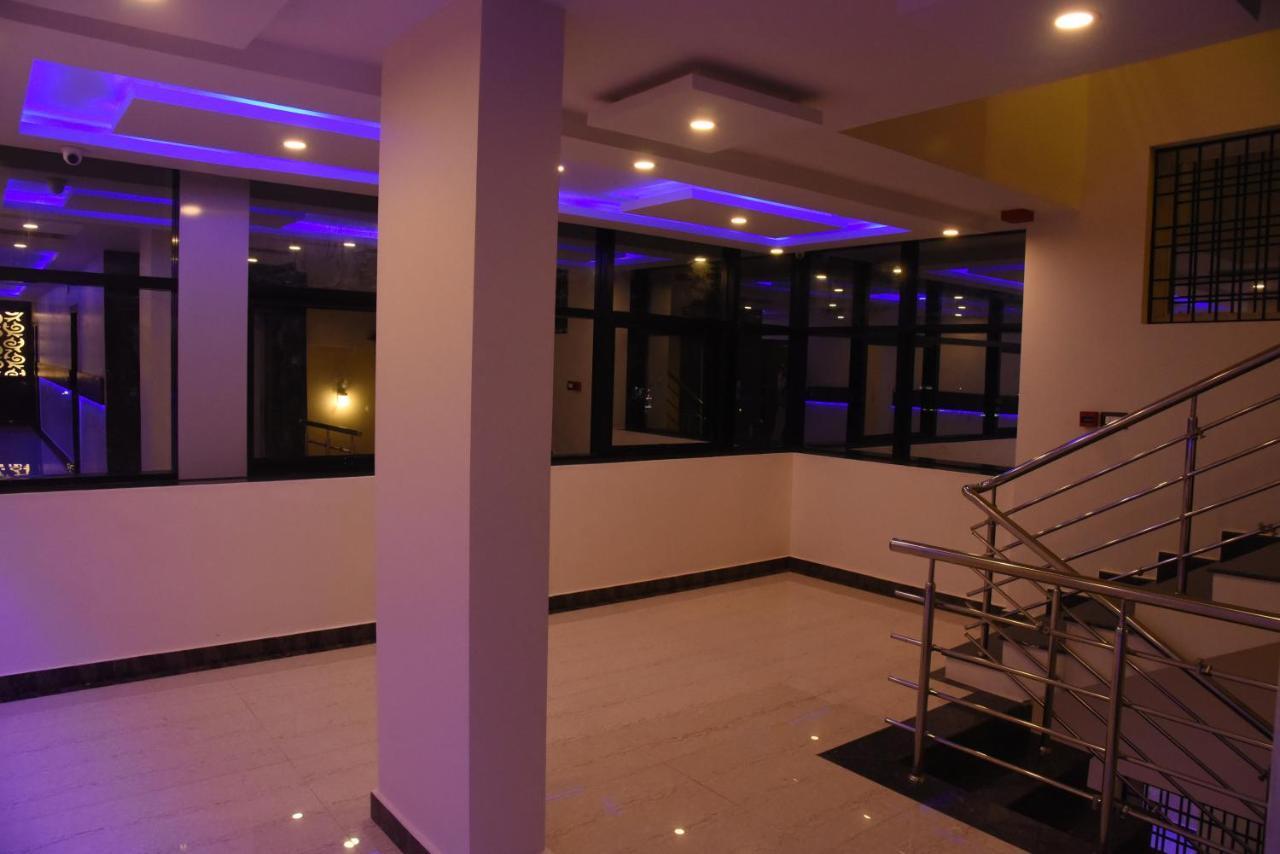 Hotel Grand Kubera จิกมากาลูร์ ภายนอก รูปภาพ