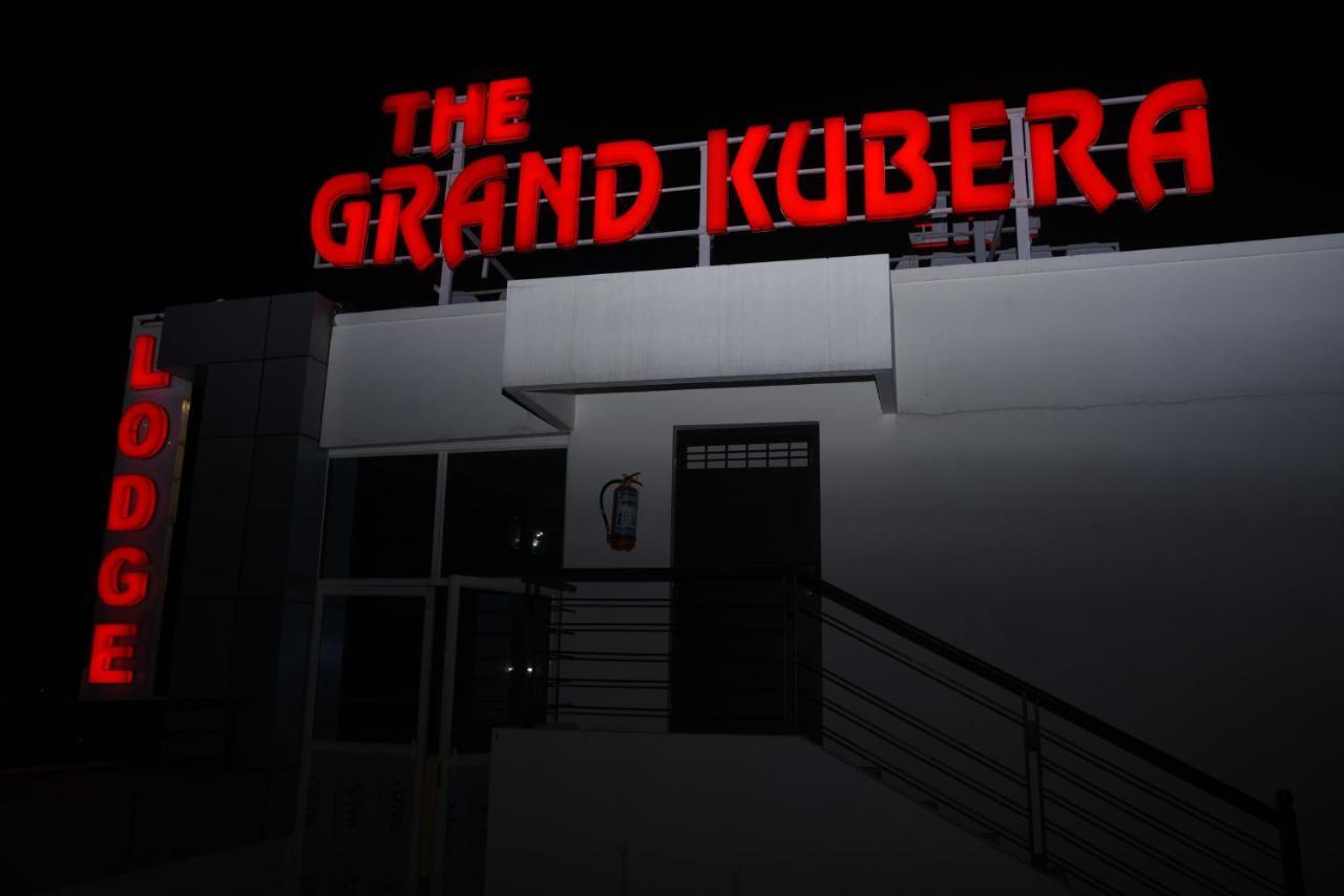 Hotel Grand Kubera จิกมากาลูร์ ภายนอก รูปภาพ