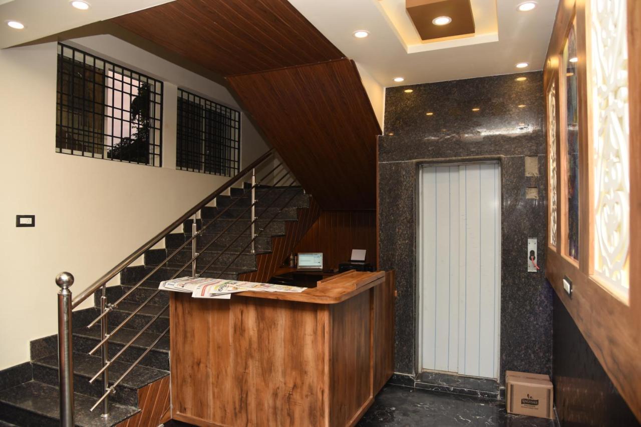 Hotel Grand Kubera จิกมากาลูร์ ภายนอก รูปภาพ