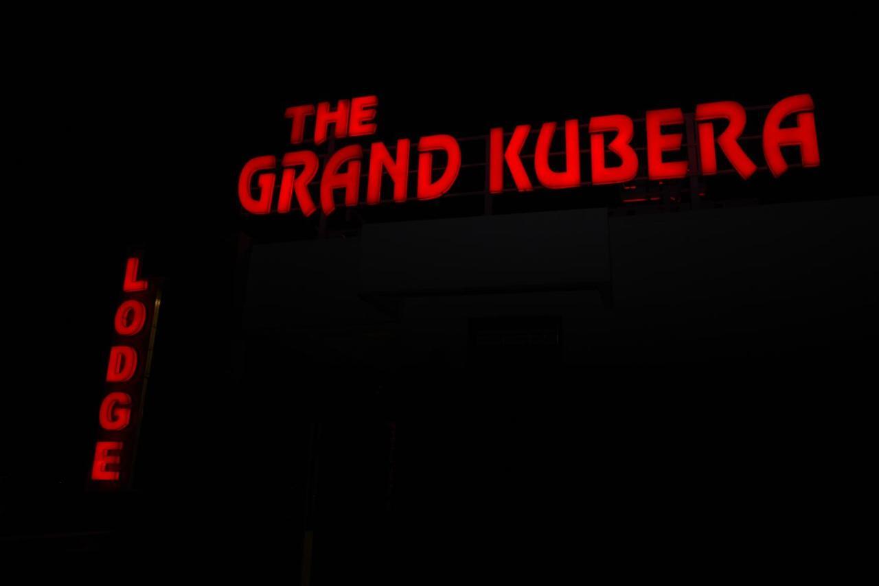 Hotel Grand Kubera จิกมากาลูร์ ภายนอก รูปภาพ