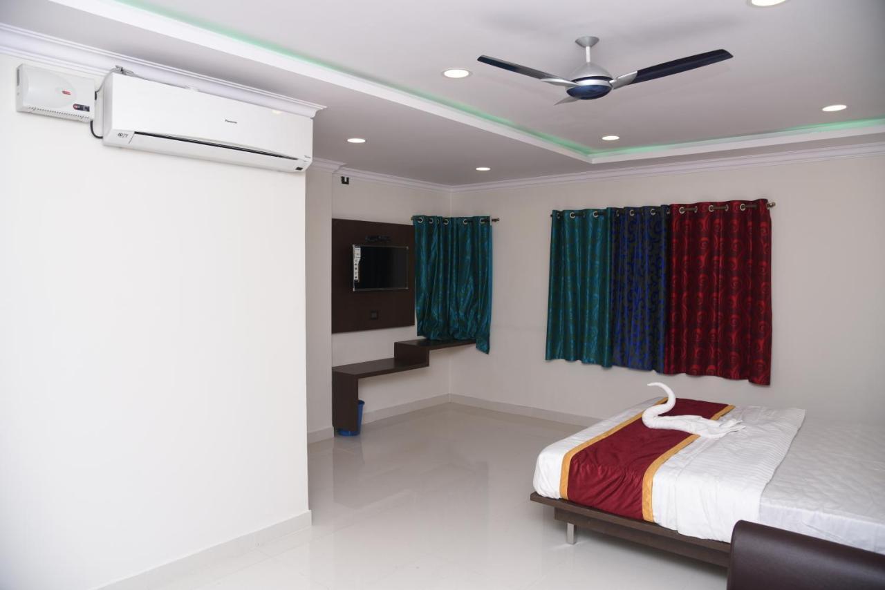 Hotel Grand Kubera จิกมากาลูร์ ภายนอก รูปภาพ