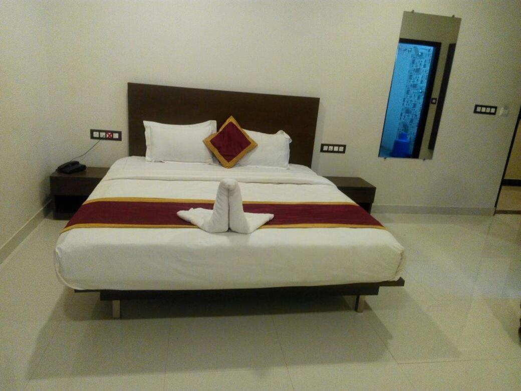 Hotel Grand Kubera จิกมากาลูร์ ภายนอก รูปภาพ
