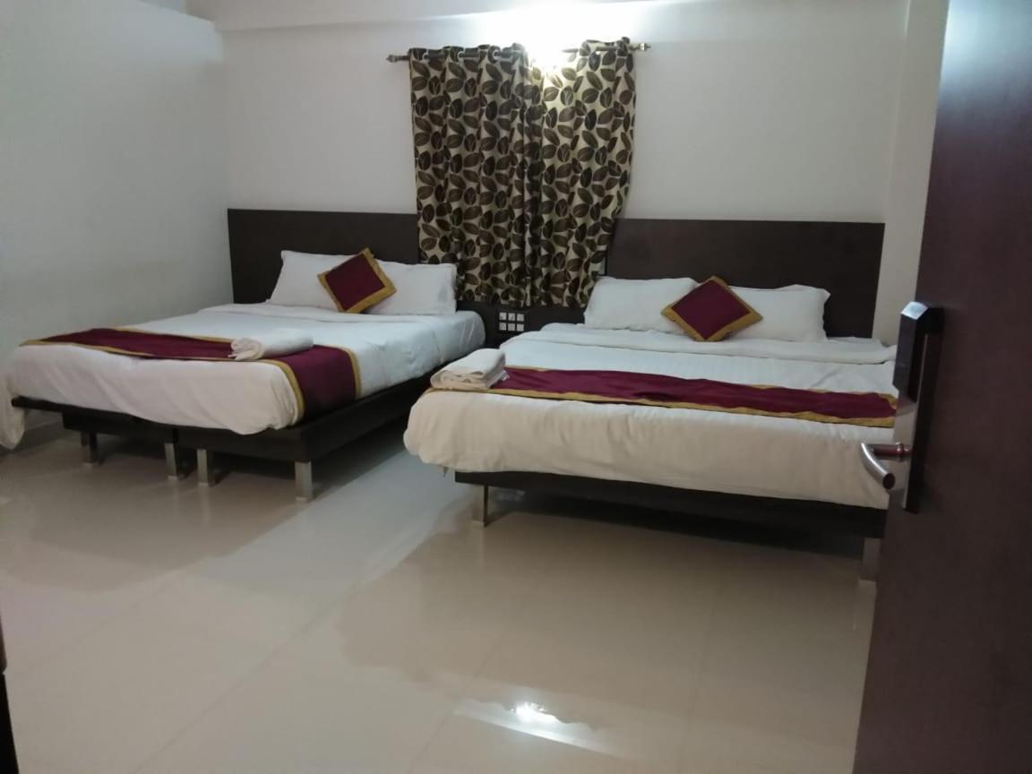 Hotel Grand Kubera จิกมากาลูร์ ภายนอก รูปภาพ